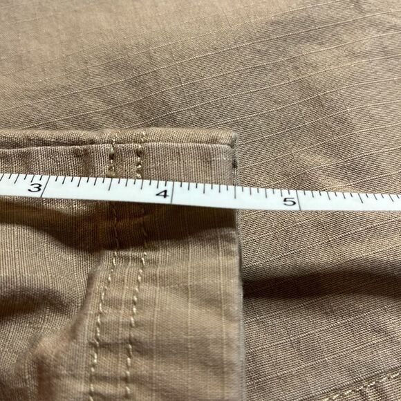 eddie Bauer tan four pockets belt loops embellished sides 4 1/2” length SZ 6 - Picture 11 of 11